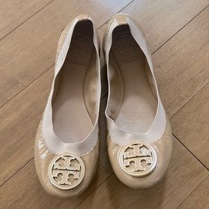 Tory Burch leather nude logo stretch ballet flats - women’s 5.5